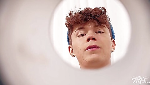 Beautiful brunette hottie enjoys a blowjob from her boyfriend