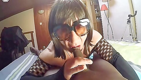 Black chick has a deepthroat and she is going to fuck it