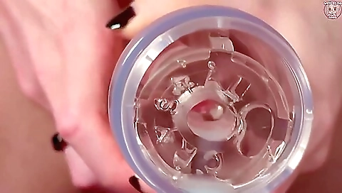 Amateur blonde cum on top of her cunt with a black toy