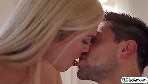 Bareback anal sex with a hot blonde babe with a dick