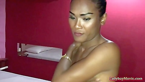 Asian is getting her ass fucked in amateur porn video